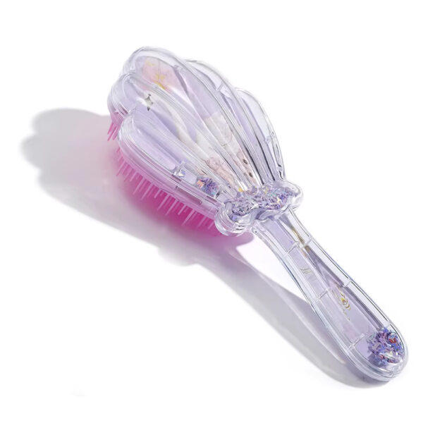 Shell shaped hair comb