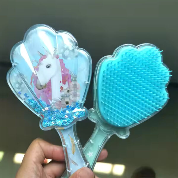 Shell shaped hair comb