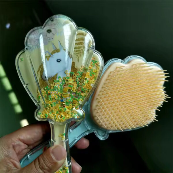 Shell shaped hair comb